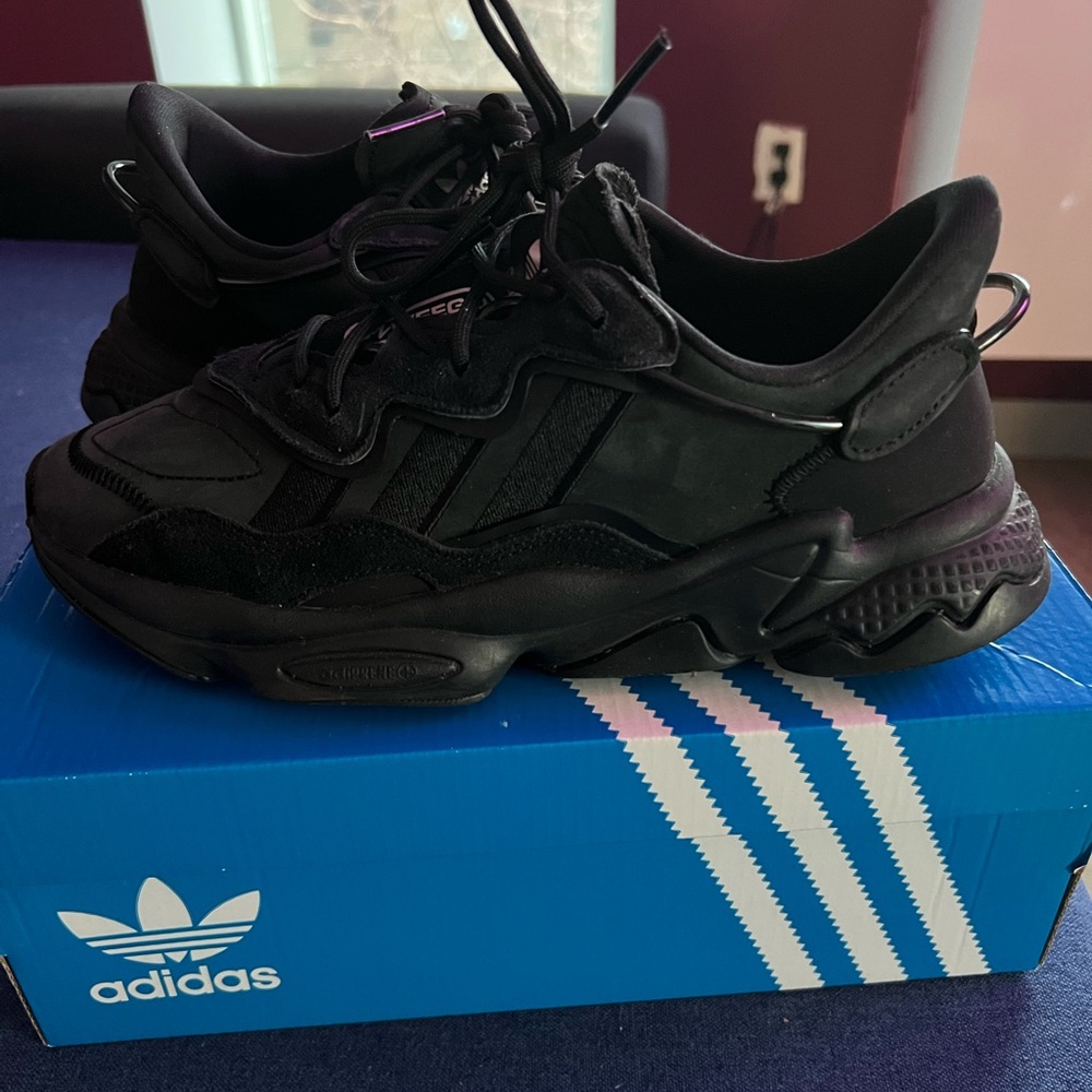 Women’s 9 OZWEEGO Adidas